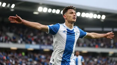 Huddersfield Town's unbeaten start to the League One season continues after a 1-1 draw with Notts County at the Accu...