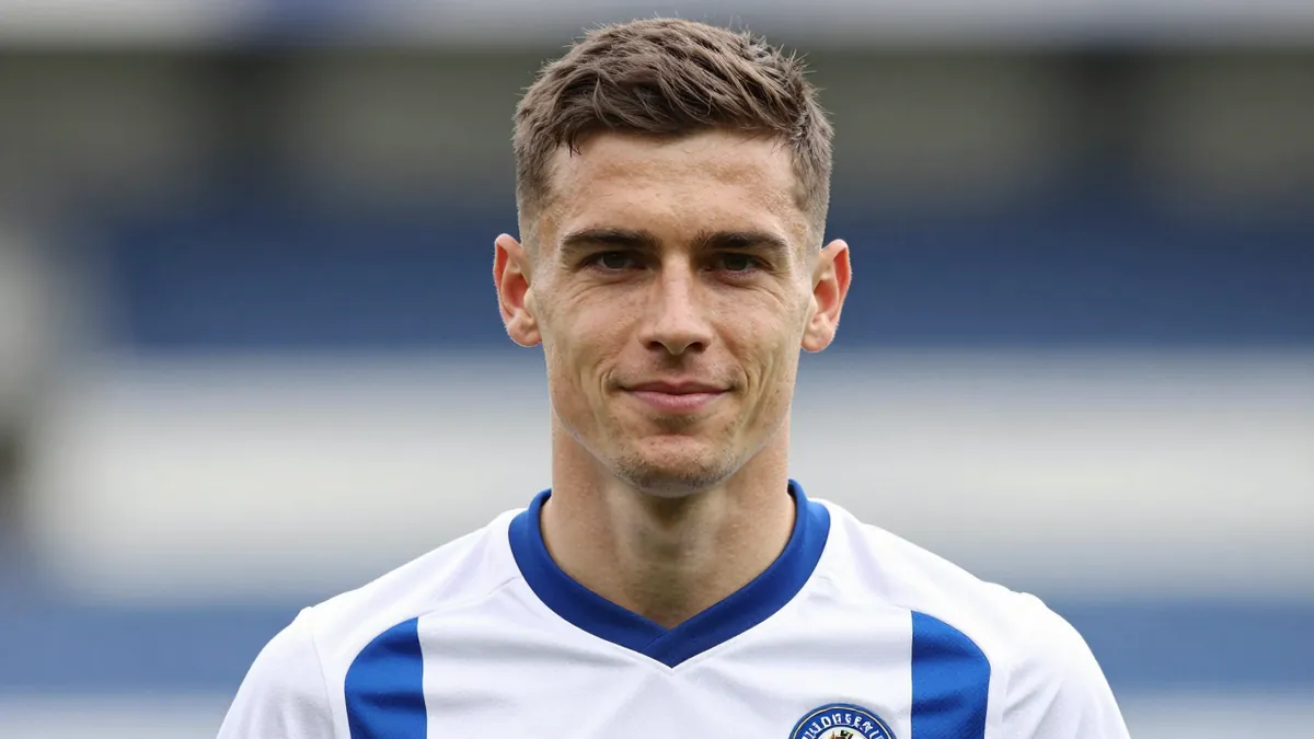 Huddersfield Town are reportedly in advanced talks to sign free agent Archie Collins, a 26-year-old midfielder who has...